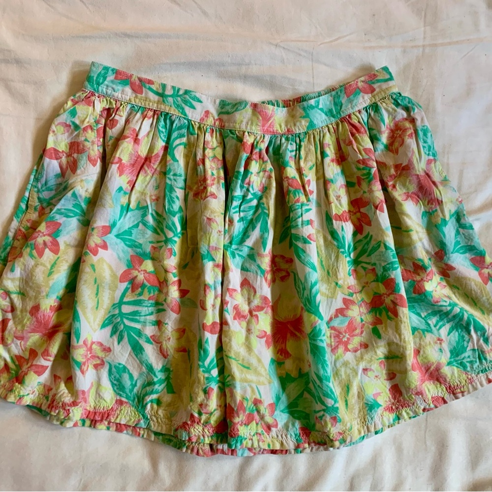 AE Floral Skirt with Tropical Print Medium